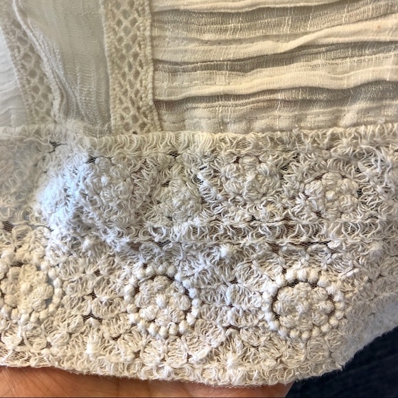 White blouse - Picture 7 of 7